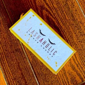 Lashaholic Luxury Lashes